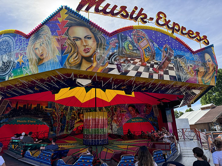 Musik Express auf dem Lohhofer Volksfest 2024 (©Foto: Martin Schmitz)